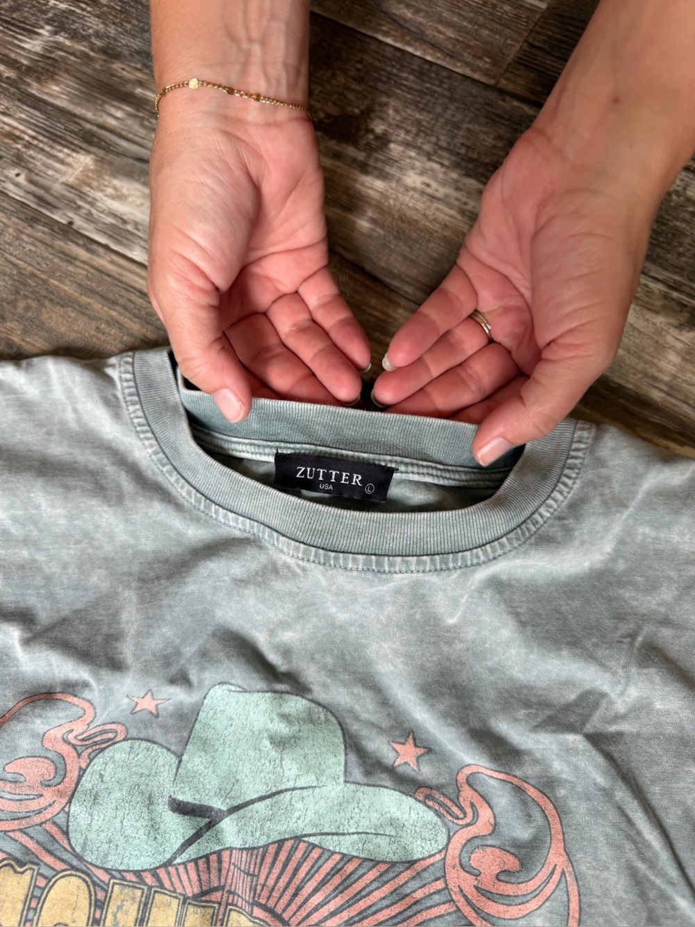 Zutter Women’s Gray Cowboy Country Music Graphic Crew Neck T-Shirt L - Picture 2 of 3
